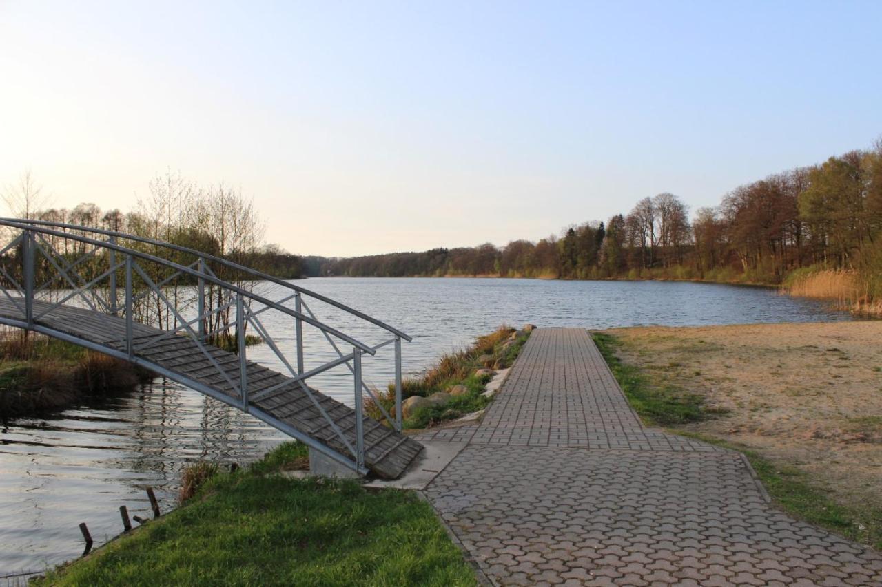 Domek Nad Jeziorem Bystrzyna Świdwin Kültér fotó